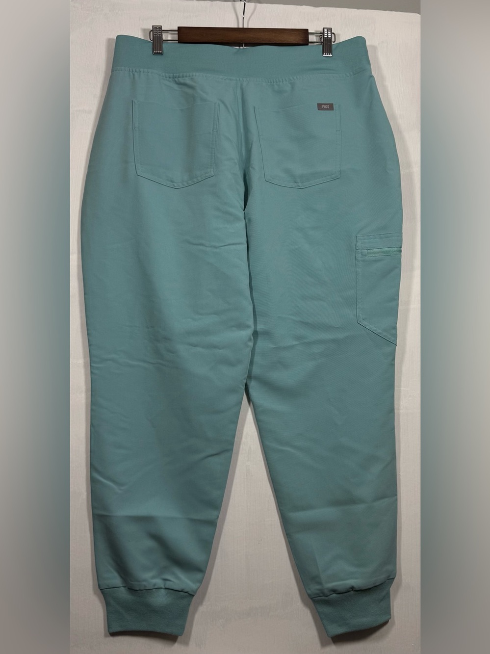 Figs Zamora Women’s Teal Jogger Scrubs with Utility Pocket - Picture 6 of 15